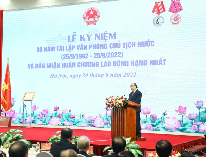 Tổng Bí thư, Chủ tịch nước dự lễ kỷ niệm 30 năm tái lập Văn phòng Chủ tịch nước - Ảnh 2.