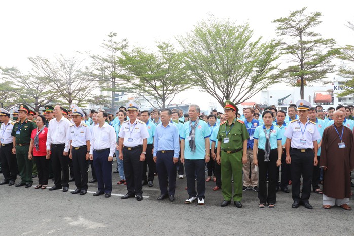 Đoàn đại biểu TP HCM thăm cán bộ, chiến sĩ và nhân dân trên các đảo vùng biển Tây Nam - Ảnh 3.