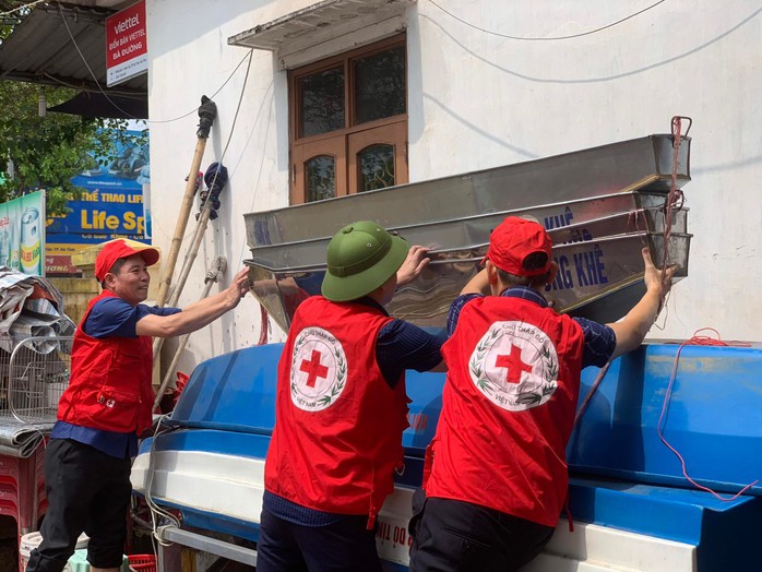 Bệnh viện đầu ngành ở Hà Nội, TP HCM hỗ trợ y tế vùng bị ảnh hưởng bão Noru - Ảnh 1.