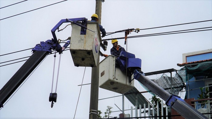 Hơn 1,25 triệu khách hàng miền Trung – Tây Nguyên được cấp điện trở lại sau bão Noru - Ảnh 3.