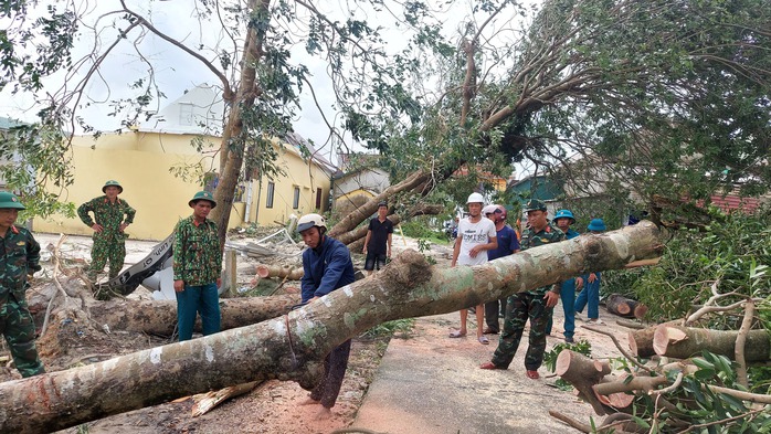 Bão số 4 (Noru): Nhiều người thoát chết trong gang tấc - Ảnh 4.