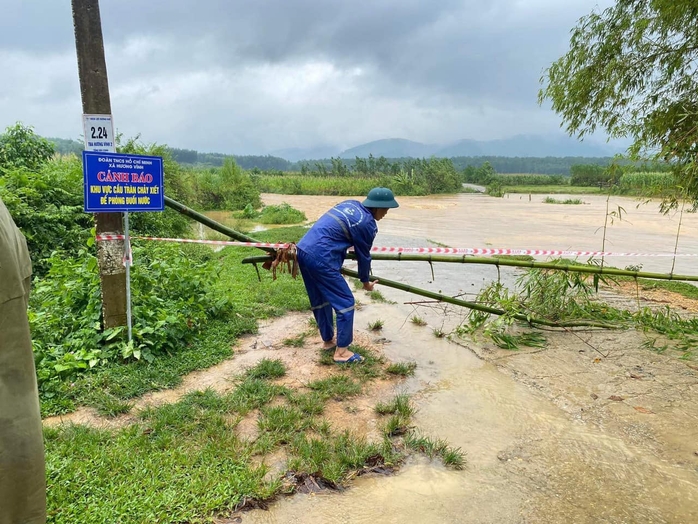 Bắc Trung Bộ: Mưa lũ chia cắt, cô lập nhiều nơi - Ảnh 5.