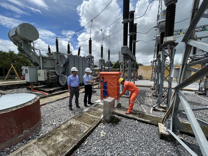 EVNCPC đã khôi phục cấp điện hơn 80% khách hàng bị mất điện do ảnh hưởng bão Noru - Ảnh 2.