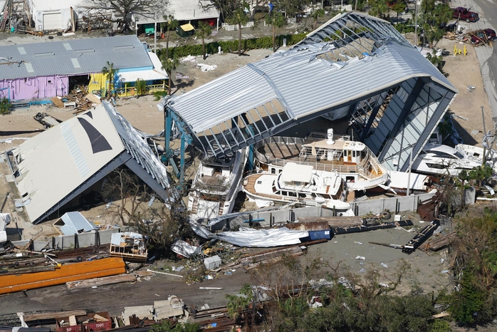 Cảnh hoang tàn sau bão Ian tại Mỹ - Ảnh 4.