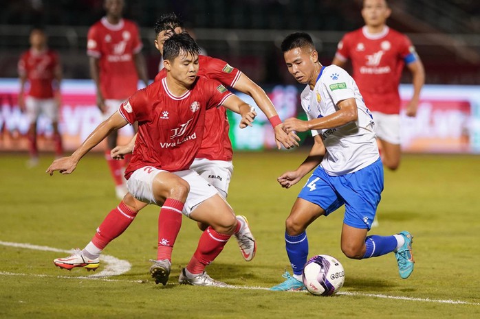 CLB TP HCM nguy cơ rớt hạng sau trận thua Nam Định trên sân nhà - Ảnh 2.