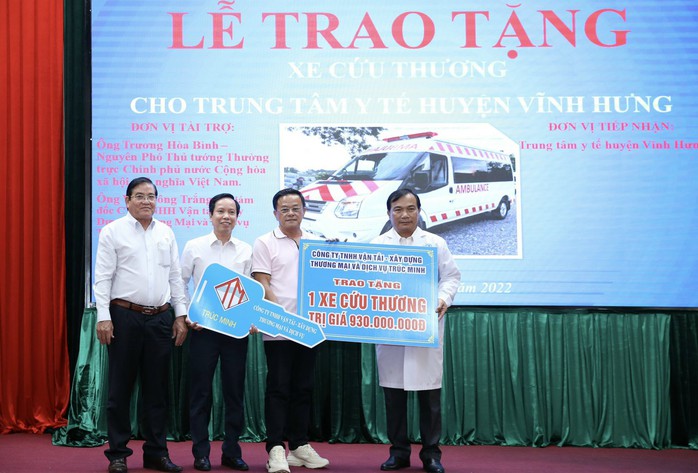 Vùng biên giới vui mừng đón nhận cờ Tổ quốc, học bổng và nhiều phần quà - Ảnh 8.