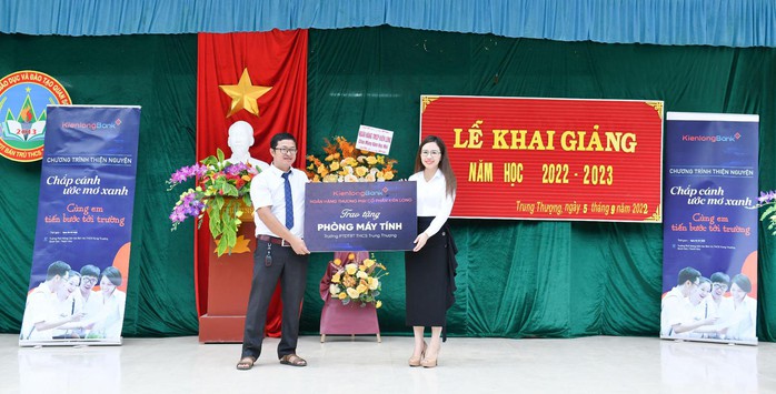 KienlongBank hỗ trợ vùng sâu, vùng xa các hoạt động giáo dục và tác vụ ngân hàng, dịch vụ công - Ảnh 1. KienlongBank hỗ trợ vùng sâu, vùng xa các hoạt động giáo dục và tác vụ ngân hàng, dịch vụ công - Ảnh 1.