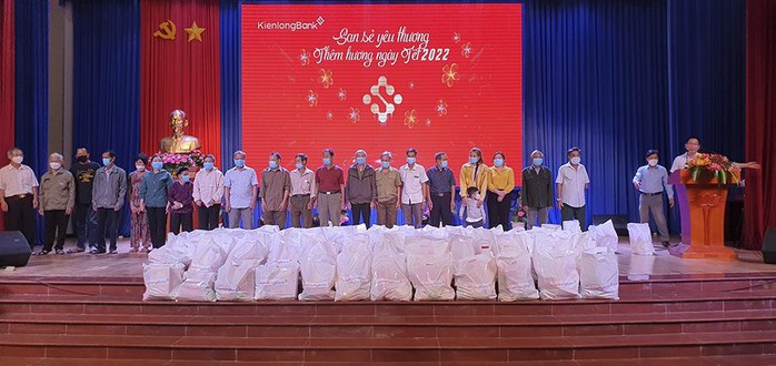 KienlongBank hỗ trợ vùng sâu, vùng xa các hoạt động giáo dục và tác vụ ngân hàng, dịch vụ công - Ảnh 6. KienlongBank hỗ trợ vùng sâu, vùng xa các hoạt động giáo dục và tác vụ ngân hàng, dịch vụ công - Ảnh 6.