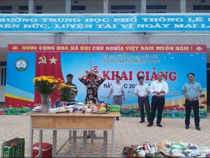 Thực hư thông tin trường cúng bái ngày khai giảng - Ảnh 1.