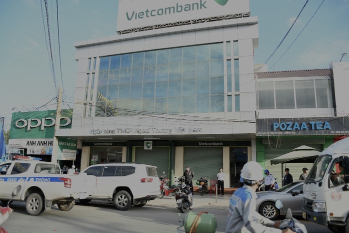 Nóng: Vừa xảy ra vụ cướp ở Ngân hàng, Thiếu tướng Nguyễn Sỹ Quang tới hiện trường - Ảnh 7.