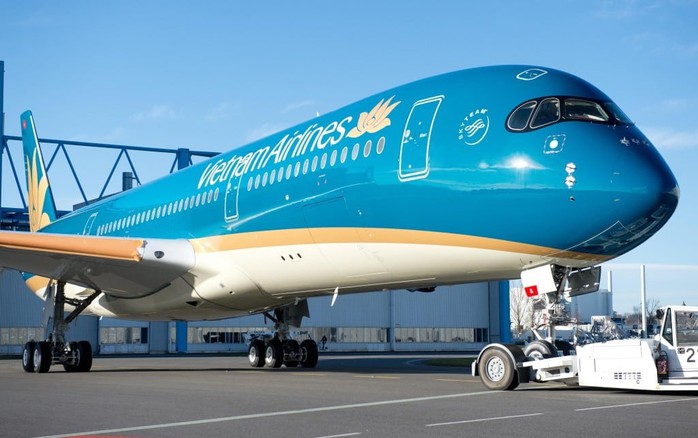 Cổ phiếu Vietnam Airlines có nguy cơ hủy niêm yết, cổ phiếu Tân Tạo bị kiểm soát - Ảnh 1.