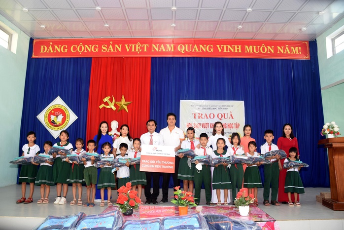 JAPFA Việt Nam trao tặng 400 phần quà cho học sinh khó khăn - Ảnh 2. JAPFA Việt Nam trao tặng 400 phần quà cho học sinh khó khăn - Ảnh 2.