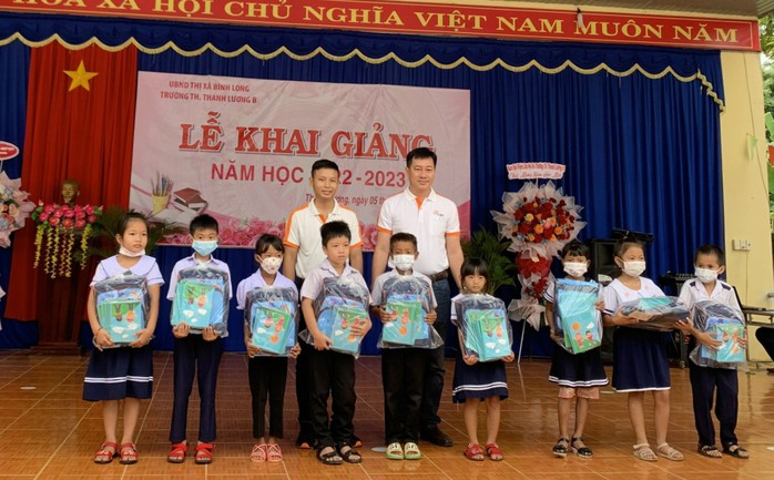 JAPFA Việt Nam trao tặng 400 phần quà cho học sinh khó khăn - Ảnh 4. JAPFA Việt Nam trao tặng 400 phần quà cho học sinh khó khăn - Ảnh 4.