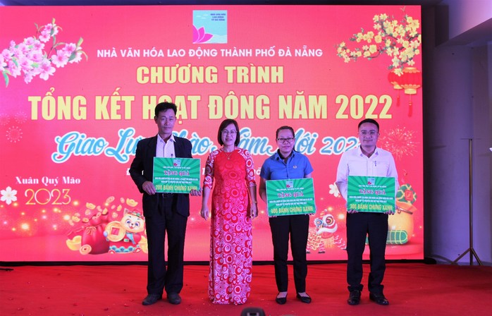 Đà Nẵng: Tặng 1.000 bánh chưng xanh cho công nhân khó khăn - Ảnh 2.