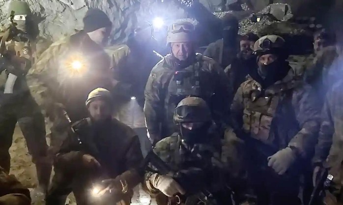 Nga tuyên bố kiểm soát toàn bộ Soledar, bắt nhiều binh sĩ Ukraine - Ảnh 1.