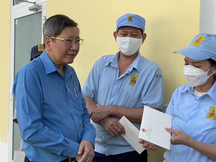 Phó Thủ tướng Trần Lưu Quang tặng quà Tết cho người lao động tỉnh Khánh Hòa - Ảnh 8.