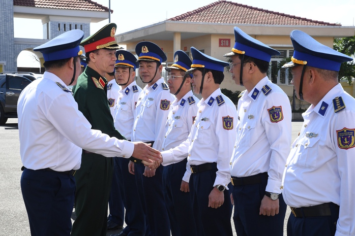 Trung tướng Nguyễn Trọng Bình chúc Tết Bộ tư lệnh Vùng Cảnh sát biển 2 - Ảnh 1.