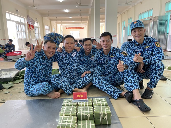 Lính tàu ngầm: Đón xuân mới vững vàng tay súng - Ảnh 3. Lính tàu ngầm: Đón xuân mới vững vàng tay súng - Ảnh 3.