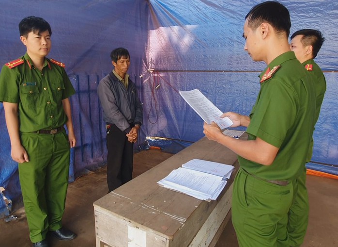 Gã đàn ông thù dai, lấy súng bắn thẳng vào người nạn nhân - Ảnh 1.