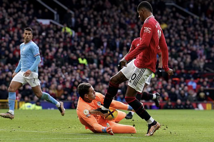 Ngược dòng siêu đỉnh, Man United quật ngã đại kình địch Man City - Ảnh 3. Ngược dòng siêu đỉnh, tỷ lệ kèo góc nhà cái quật ngã đại kình địch Man City - Ảnh 3.