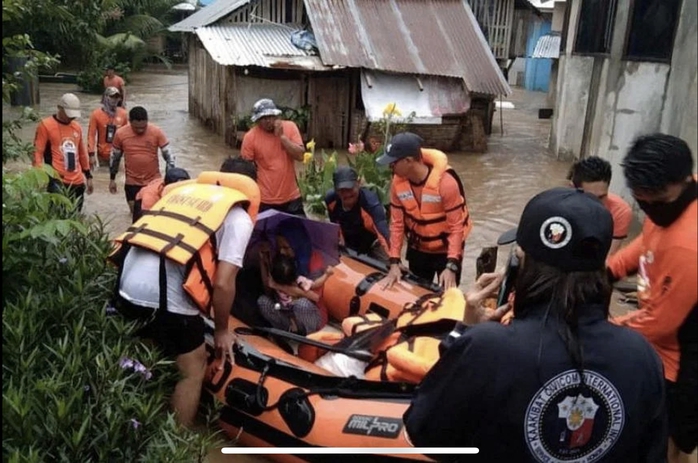 Bão lũ chưa tha Mỹ và Philippines - Ảnh 4.