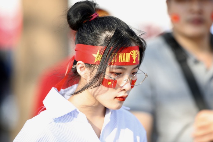 Chung kết AFF Cup: Cổ động viên rầm rộ đến Thái Lan cổ vũ tuyển Việt Nam - Ảnh 9.