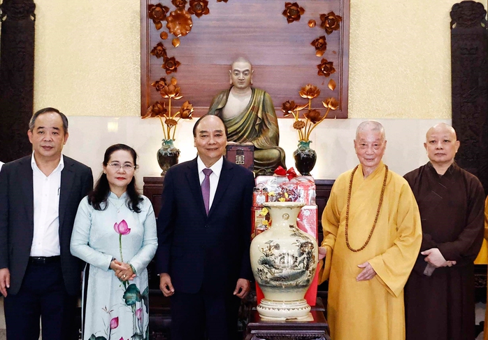 Chủ tịch nước chúc Tết Pháp chủ Giáo hội Phật giáo Việt Nam - Ảnh 1.