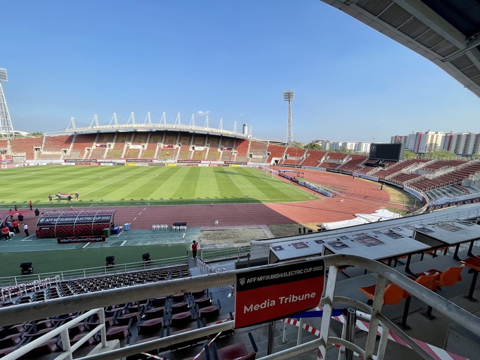 Chung kết AFF Cup: Cổ động viên rầm rộ đến Thái Lan cổ vũ tuyển Việt Nam - Ảnh 5.