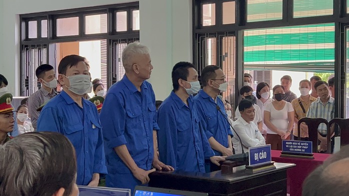 Nguyên bộ sậu sân bay Phú Bài lãnh án về tội nhận hối lộ của hãng taxi - Ảnh 3.