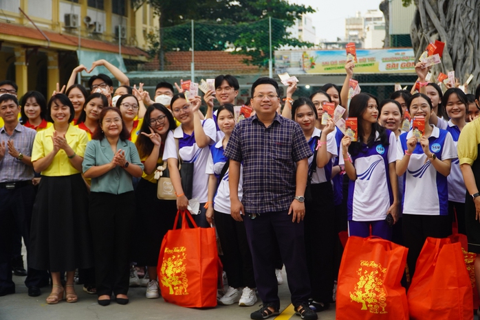 Bản hòa ca nghĩa tình - Ảnh 1.