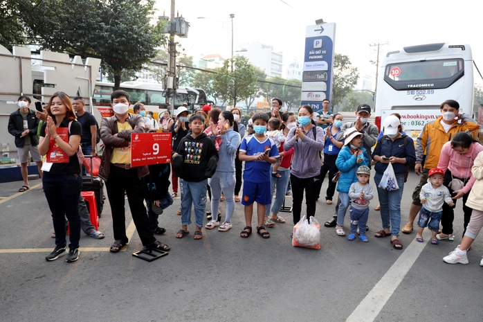 Saigon Co.op khởi hành Chuyến xe hạnh phúcđưa người dân về quê đón Tết - Ảnh 1. Saigon Co.op khởi hành Chuyến xe hạnh phúcđưa người dân về quê đón Tết - Ảnh 1.
