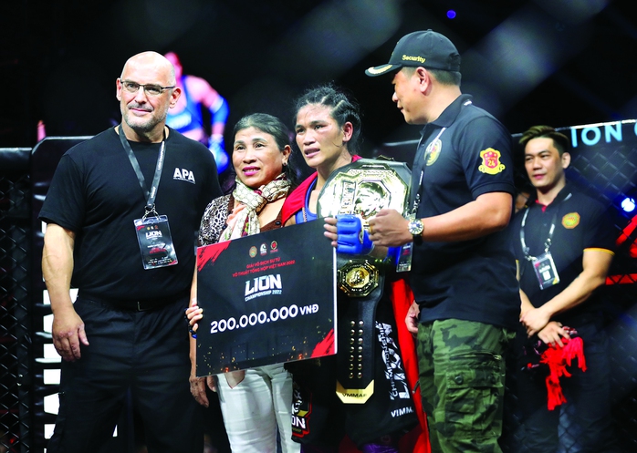 “Nữ hoàng Muay Thái” chinh phục MMA - Ảnh 2.
