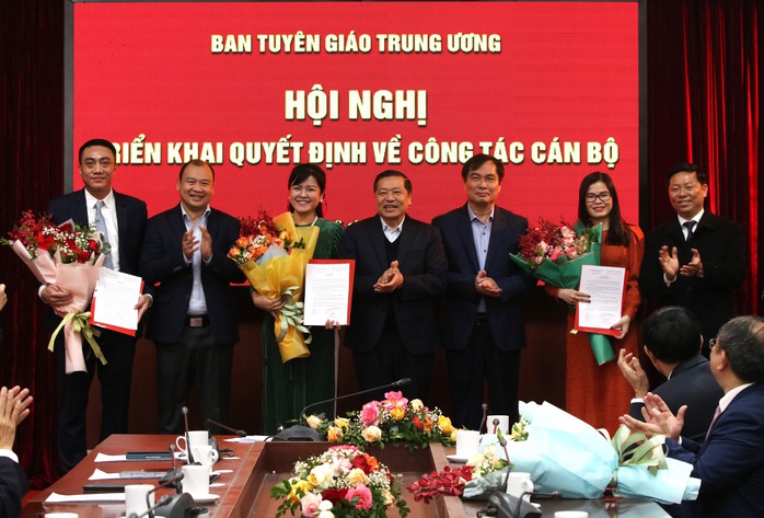 Công bố quyết định về công tác cán bộ tại Ban Tuyên giáo Trung ương - Ảnh 1.