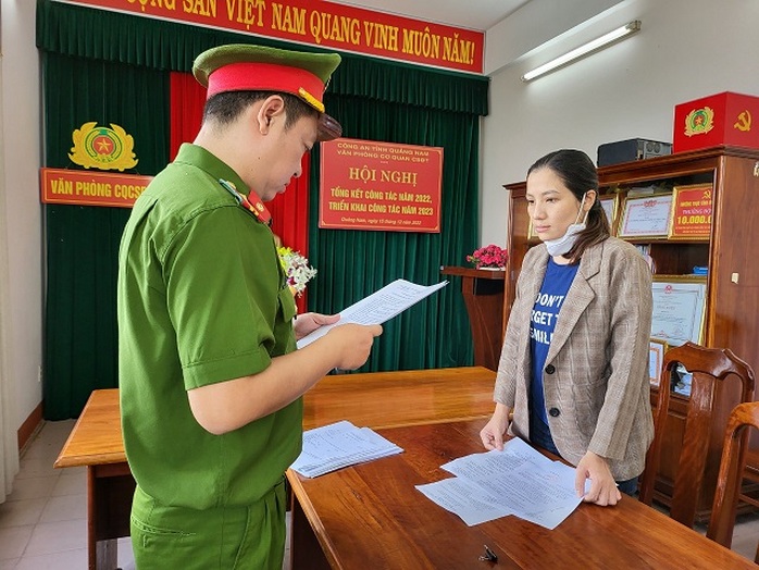 Ngày giáp Tết, Công an Quảng Nam bắt giữ 2 đối tượng chiếm đoạt tiền tỉ - Ảnh 2.