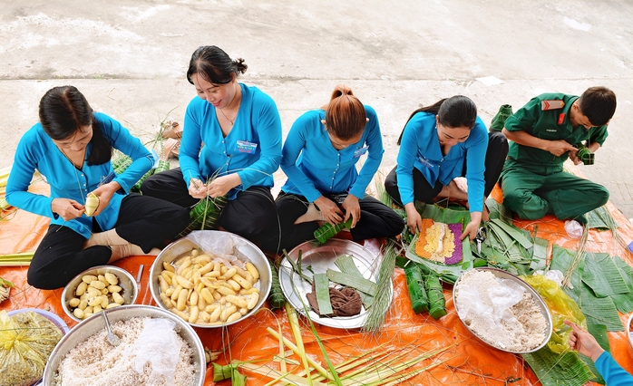 CUỘC THI HƯƠNG VỊ TẾT: Thắm đượm nghĩa tình quân - dân - Ảnh 1.