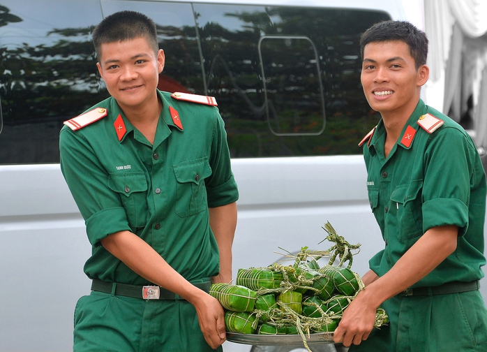 CUỘC THI HƯƠNG VỊ TẾT: Thắm đượm nghĩa tình quân - dân - Ảnh 4.