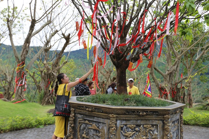 Đà Nẵng có lễ hội Đền Thần Tài cho du khách cầu an ngày Tết - Ảnh 1.