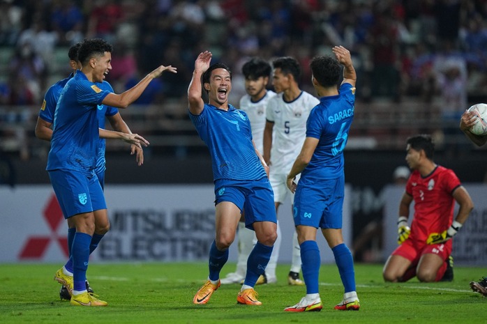 AFF Cup: Dangda lập cú đúp, tuyển Thái Lan đứng đầu bảng A  - Ảnh 6.