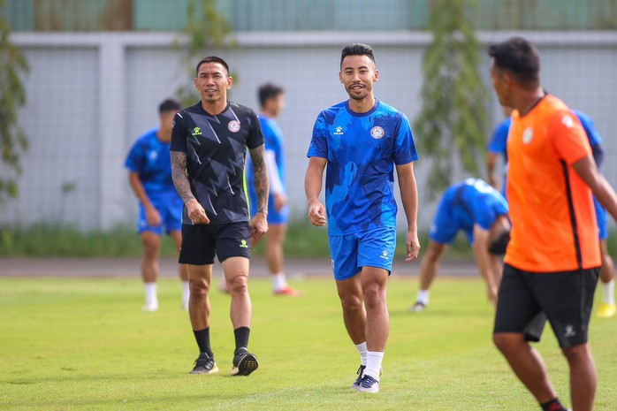 Chiến hạm đỏ thay áo mới, hướng mục tiêu tầm cao ở V-League 2023 - Ảnh 2.