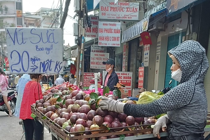 Chợ, siêu thị vắng khách ngày mùng 2 Tết - Ảnh 7.