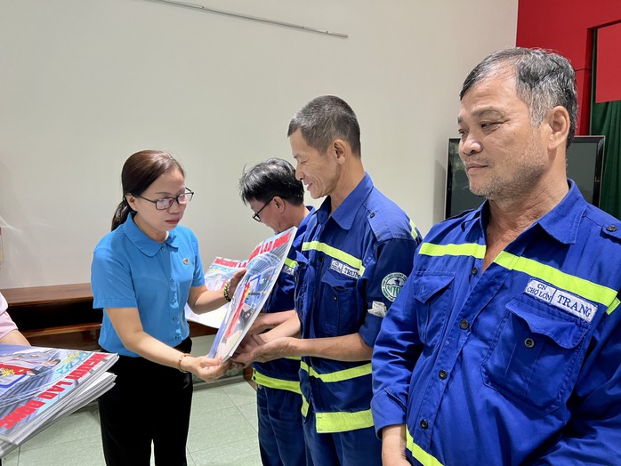 Những người làm việc xuyên Tết - Ảnh 5. Những người làm việc xuyên Tết - Ảnh 5.