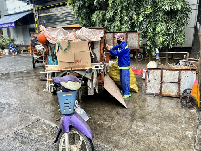 Những người làm việc xuyên Tết - Ảnh 2. Những người làm việc xuyên Tết - Ảnh 2.