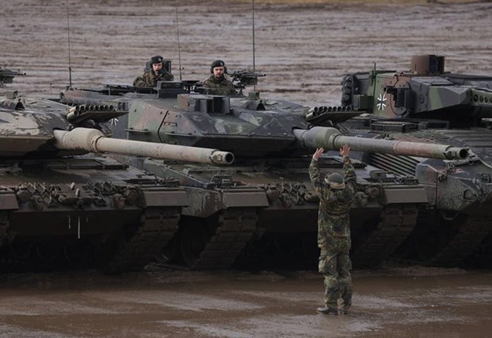 Khủng hoảng Ukraine: Nga cảnh báo xe tăng của Mỹ, Đức - Ảnh 1.
