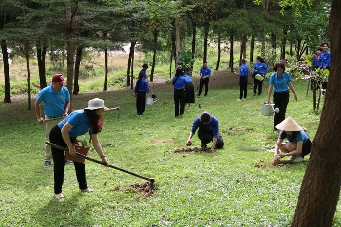 Khánh Hoà: Mỗi đoàn viên Công đoàn trồng 1 cây xanh - Ảnh 4.