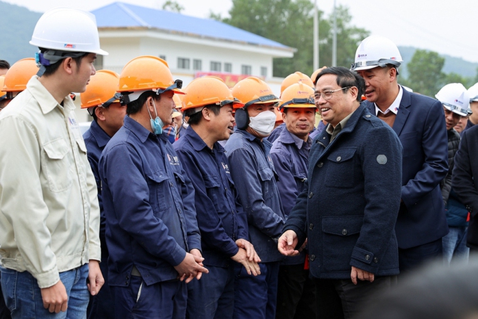 Thủ tướng Phạm Minh Chính kiểm tra, đôn đốc các dự án cao tốc Bắc-Nam - Ảnh 1.