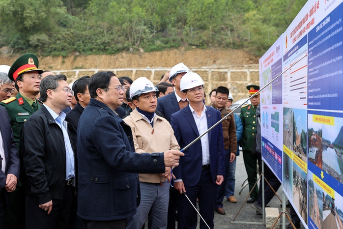 Thủ tướng Phạm Minh Chính kiểm tra, đôn đốc các dự án cao tốc Bắc-Nam - Ảnh 3.