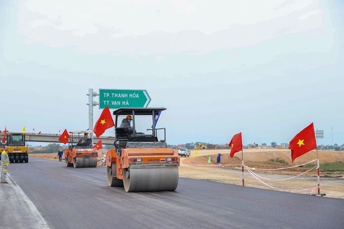 Thủ tướng Phạm Minh Chính kiểm tra, đôn đốc các dự án cao tốc Bắc-Nam - Ảnh 2.