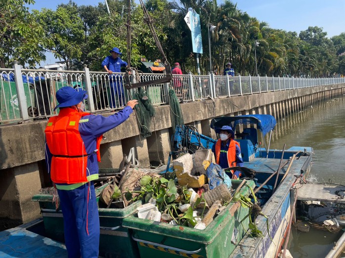 Tôi đi vớt rác trên kênh - Ảnh 4.