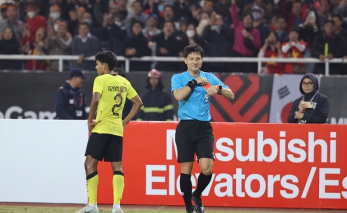 Cầu thủ Malaysia đánh nguội Văn Hậu bị phạt nặng - Ảnh 3.