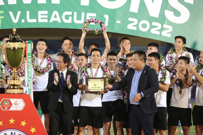 Bất ngờ với tiền thưởng cho danh hiệu vô địch V-League 2023  - Ảnh 2.